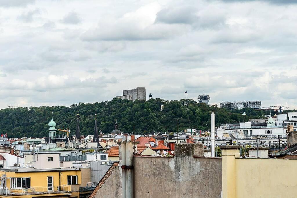 Floor Industrial With A River View Appartamento Praga