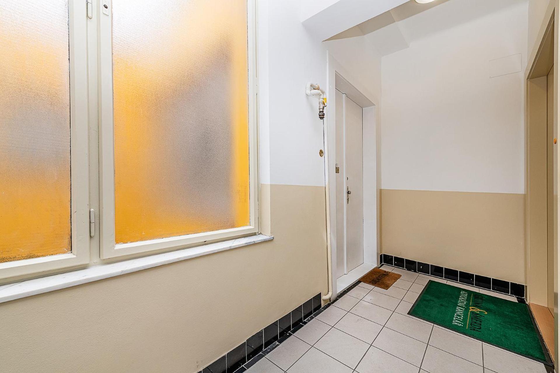 Floor Industrial With A River View Apartament Praga